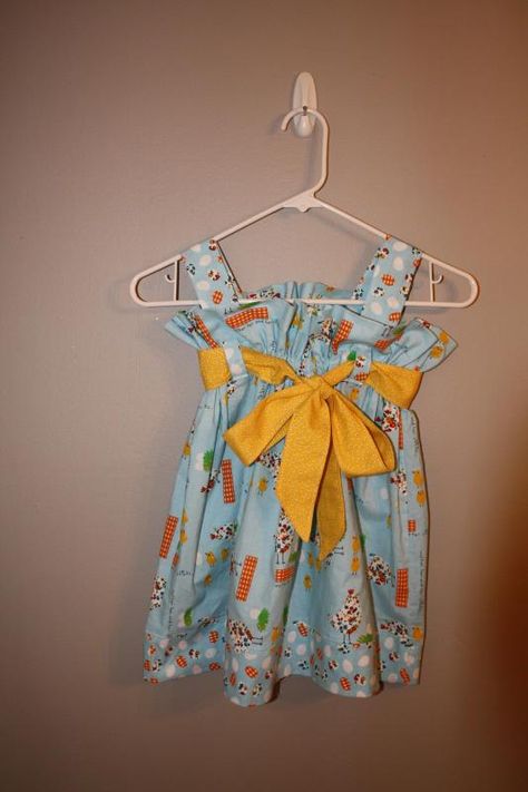 Paperbag Dress Tutorial Paper Bag Dress Pattern, Dresses Below The Knee, Paper Bag Dress, Dream Ideas, Dress Tutorial, Toddler Bag, Farm Baby, Dress Tutorials, Sew Easy