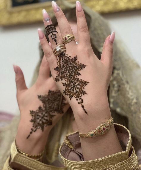 Henna Sudanese, Finger Mehndi Style, Moroccan Henna, Tattoo Designs Hand, Henna Nails, Finger Henna Designs, Henna Tattoo Hand, Modern Henna Designs, Modern Henna