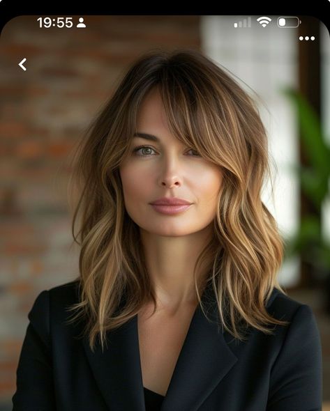 Long Bob Haircut With Layers, Brown Hair With Lowlights, Shoulder Length Layered Hair, Haircuts Medium, Layered Hair With Bangs, Medium Layered Haircuts, Medium Layered Hair, Long Bob Haircuts, Side Bangs