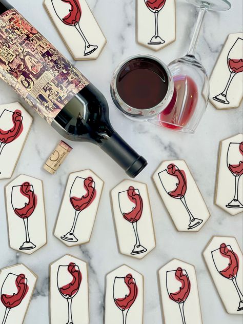 Whiskey Cookies, Cookie Gift Packaging, Wine Party Theme, Wine Cookies, Cookies Decoradas, Wine Logo, Sugar Cookie Royal Icing, Strawberry Wine, 40th Birthday Cakes