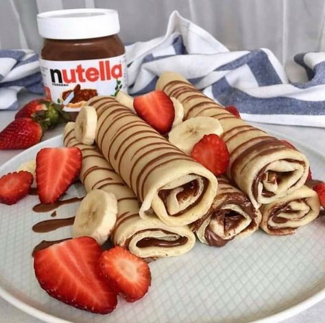 Nutella Cakes, Desserts Nutella, Sweet Dishes Recipes, Dessert Chocolate, Yummy Comfort Food, Easy Snack Recipes, Sweet Snacks Recipes, Chocolate Dessert, Food Drinks Dessert