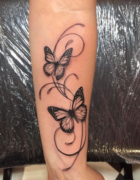 @westend.tattoo_wien #wientattoo #viennatattoo #wienwestendtattoo #armtattoo #unterarmtattoo #tattoo #schmetterlingtattoo #butterflytattoo Butterfly Ankle Tattoos, Butterfly Wrist Tattoo, Tattoo Concepts, Cute Hand Tattoos, Butterfly Tattoos For Women, Flower Tattoo Shoulder, Dope Tattoos For Women, Butterfly Tattoos, Wrist Tattoos For Women