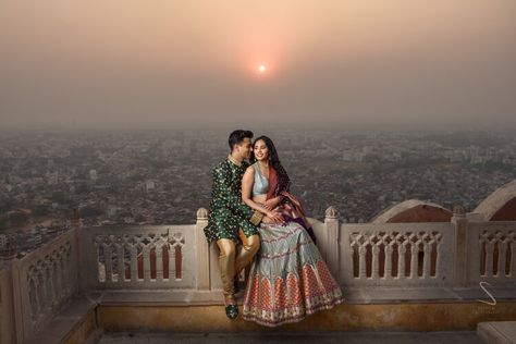 Rajasthan Photo, Jal Mahal, Creative Couples Photography, Pre Wedding Photoshoot Props, Asian Wedding Photography, Pre Wedding Photoshoot Outfit, Engagement Photography Poses, Couple Wedding Dress, Wedding Photoshoot Props