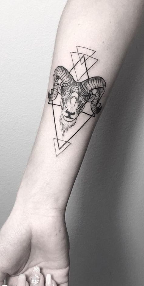 Aries Zodiac Tattoos, Widder Tattoo, Aries Ram Tattoo, Tato Dada, Ram Tattoo, Horoscope Tattoos, Capricorn Tattoo, Taurus Tattoos, Aries Tattoo