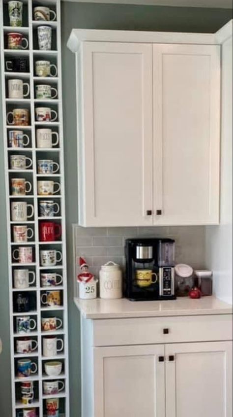 Mug Cabinet Display, Mug Cabinet, Clean Eating Dinner Recipes, Coffee Mug Storage, Coffee Cup Storage, Cleaning Tips Tricks, Home Cleaning Tips, Home Cleaning Hacks, Mug Storage