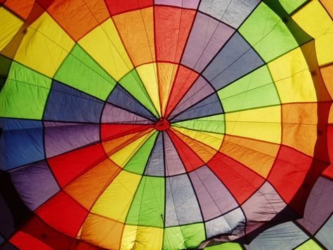 Rainbow Parachute: Kindergarten's idea of physical activity. My eyes would light up when I saw someone unfolding one of these. Rainbow Parachute, Tv Glow, Welcome Pictures, Art Assignments, 90s Toys, Kindergarten Ideas, Kindergarten Science, Gym Classes, Gallery Wall Prints