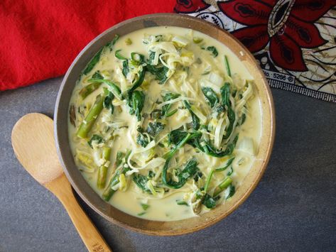 Conscious Cleanse | Asparagus Green Curry | https://consciouscleanse.com Recipes Sides, Spring Veggies, Easy Curry, Vegan Main Dishes, Cleanse Recipes, Green Curry, Healthy Clean Eating, Clean Food, Meal Suggestions