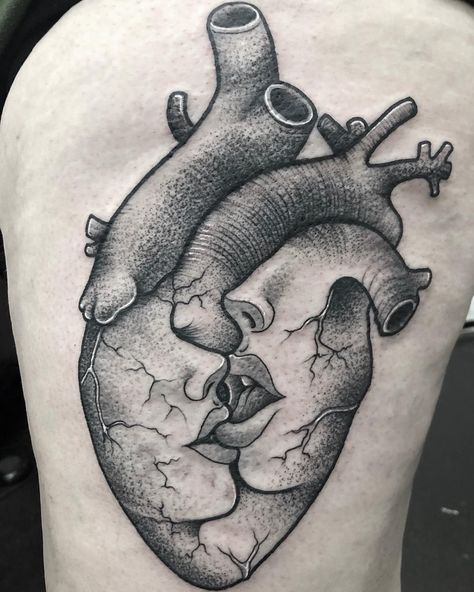 Heart Sketch Creative, Art Sketches Love, Anatomic Heart Tattoo, Heart Tattoo Drawing, Real Heart Tattoos, Anatomical Heart Drawing, Realistic Heart Tattoo, Tattoo Line Art, Heart Drawings