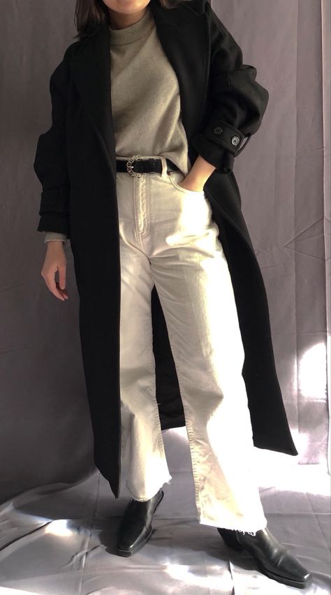 White Pants Black Boots Outfit, Cowboy Boots Wide Leg Pants, Trousers And Boots Outfit, White Wide Leg Trousers Outfit, White Trousers Outfit Winter, Black Boots Outfit Winter, Trousers Outfit Winter, Leg Trousers Outfit, Grey Trousers Outfit