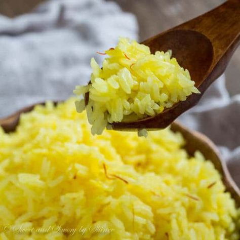 Incredibly fluffy and aromatic saffron rice is a perfect compliment to any dish. Here you'll find lots of tips on making perfectly fluffy saffron rice every time. Saffron Rice Recipe, Yellow Rice Recipe, Saffron Recipes, Saffron Rice, Rice Side Dishes, Lemon Rice, Yellow Rice, Chicken Kebabs, Spice Recipes