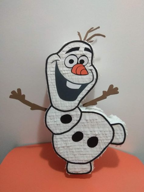 Olaf Pinata, Frozen Pinata, Frozen Diy, Kids Gift Baskets, Piñata Ideas, Diy Pinata, Pinata Party, Wooden Snowman, Diy Projects To Sell