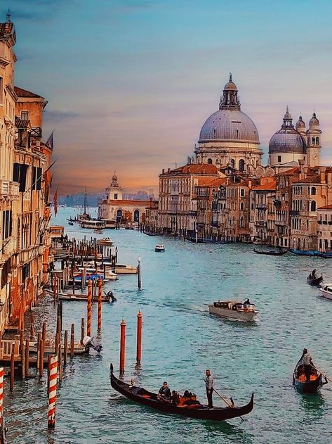 Venice Wallpaper, Italy Wallpaper, Ruins Architecture, Venice Italy Photography, Wallpaper Travel, Mediterranean Aesthetic, Venice Photos, Paris Painting, Peaceful Place