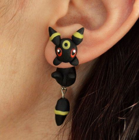 Pokemon Eeveelutions Earrings http://geekxgirls.com/article.php?ID=7597 Diy Jewlry, Earring Inspired, Nerdy Jewelry, Pokemon Jewelry, Pokemon Umbreon, Pokemon Craft, Polymer Clay Gifts, Pokemon Eeveelutions, Geek Jewelry