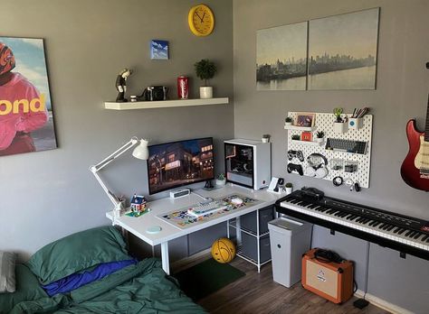 Setup Gamer, Bedroom Setup, Room Redesign, Study Room Decor, Minimalist Room, Bed Desk, Pc Setup, Room Design Bedroom, Room Makeover Bedroom