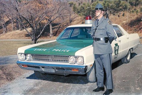 Pennsylvania State Police Plymouth Gran Fury Cars Old, American Police, Vintage Police, Old Police Cars, Hot Pursuit, Cop Cars, Police Patrol, Blue Lights, Police Vehicles