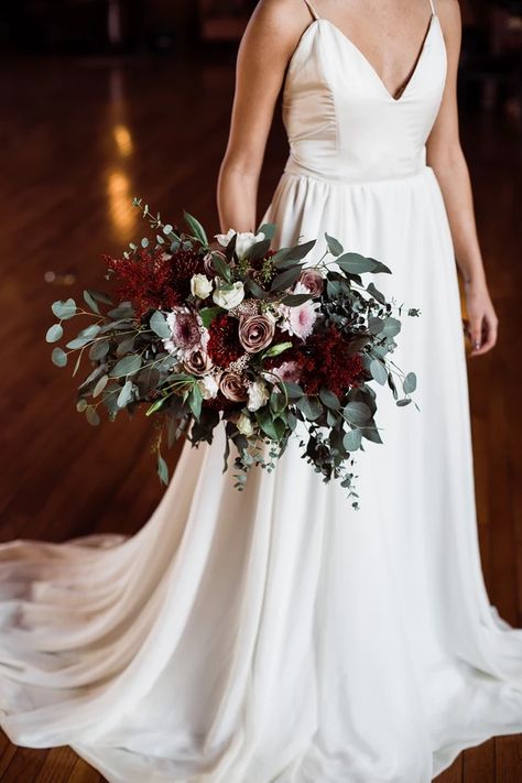 February Wedding Flowers, December Wedding Dresses, Dapper Grooms, Boda Diy, February Wedding, Winter Wedding Bouquet, January Wedding, Winter Bouquet, Winter Wedding Flowers