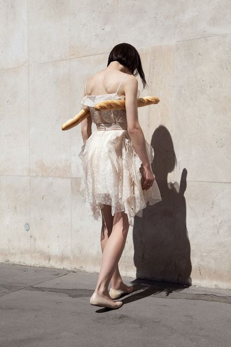 Viviane Sassen "girl with bread" 2012 Viviane Sassen, Photographers Gallery, Female Photographers, Contemporary Photography, Fashion Images, Fashion Photographer, Fine Art Photography, Baguette, Photography Inspiration