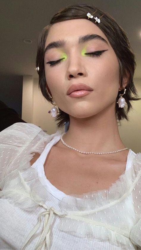 Lily Collins Short Hair, Korean Bob, Drag Make-up, Celebrity Haircuts, Fall Makeup Looks, Glamour Uk, Smink Inspiration, Makijaż Smokey Eye, Best Short Haircuts