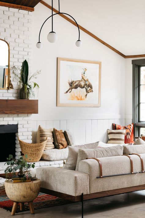 Ranch Chic Decor, Urban Ranch Decor, Texas Modern Decor, Modern Cowboy Aesthetic Home, Modern Ranch Style Bedroom, Modern Midwestern Decor, Organic Modern Western Decor, Modern Ranch Decor Interiors, Sundance Decorating Style