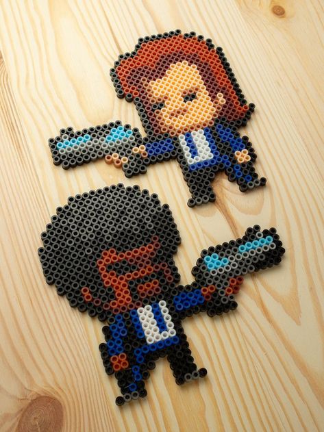 Pulp Fiction Perler Beads Melting Beads Ideas, Funny Pixel Art, 32x32 Pixel Art, Perler Bead Pokemon Patterns, Art Pulp Fiction, Hamma Beads Ideas, Pixel Beads, Melty Bead Patterns, Pearl Beads Pattern