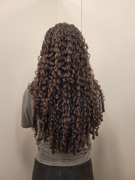 Thick 3b Hair, Long 3c Curls, Long 3c Curly Hair, Curly Hair Long Layers, 3b 3c Curly Hair, Mrs Bella, Long Natural Curly Hair, Hair Motivation, Curly Hair Care Routine