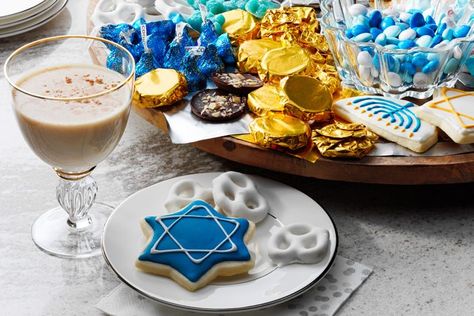 The Best Hanukkah Cookies Recipe Hanukkah Cookies Recipe, Chanukah Cookies, Jewish Cookies, Hanukkah Cookies, Dessert Spread, Meringue Powder, Icing Colors, Royal Icing Decorations, Piping Icing