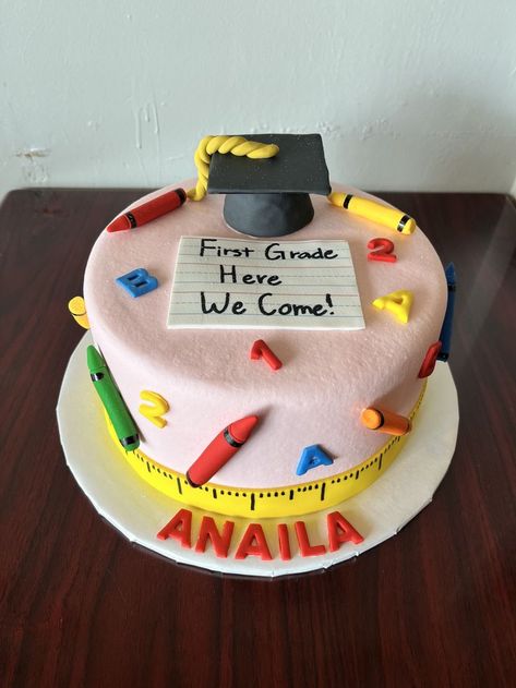 Preschool Graduation Cake, Kindergarten Graduation Cake, Kindergarten Graduation Party, Teacher Cakes, Cake With Fondant, Pre K Graduation, School Cake, Graduation Cake Toppers, Preschool Graduation