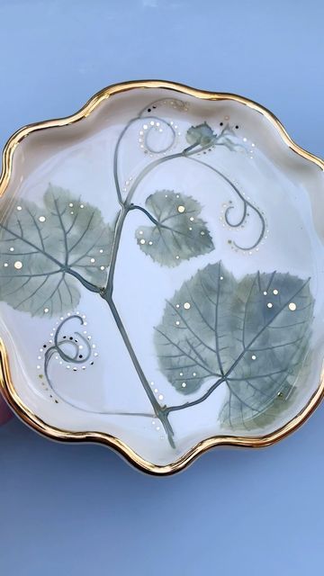 Pottery Kiln, Dynamic Movement, Leaf Bowls, Grape Leaf, Pottery Ideas, Dry Clay, Grape Leaves, Air Dry Clay, Ceramic Pottery