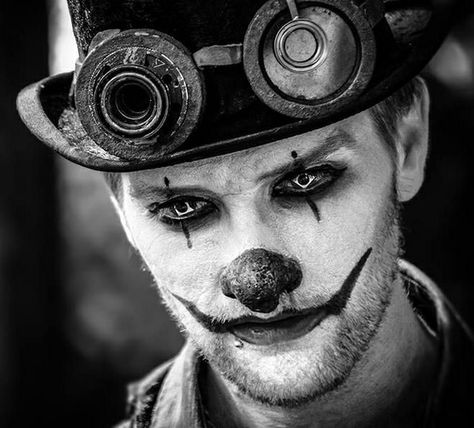 Costume Halloween Homme, Creepy Clown Makeup, Steampunk Circus, Circus Makeup, Scary Clown Makeup, Dark Circus, Halloween Clown, Cute Couple Halloween Costumes, Horror Makeup