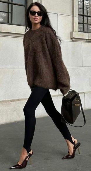 Sling Back Pumps Outfit, Look Legging, Stirrup Pants, Looks Chic, Mode Inspo, Outfits Casuales, Outfits With Leggings, Daily Fashion, Look Fashion