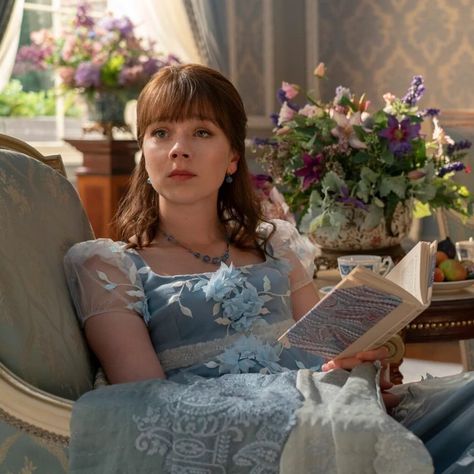 Eloise Bridgerton Season 3, Gael Targaryen, Claudia Jessie, Eloise Bridgerton, Pink Laptop, Royal Aesthetic, Princess Core, Arranged Marriage, Period Dramas