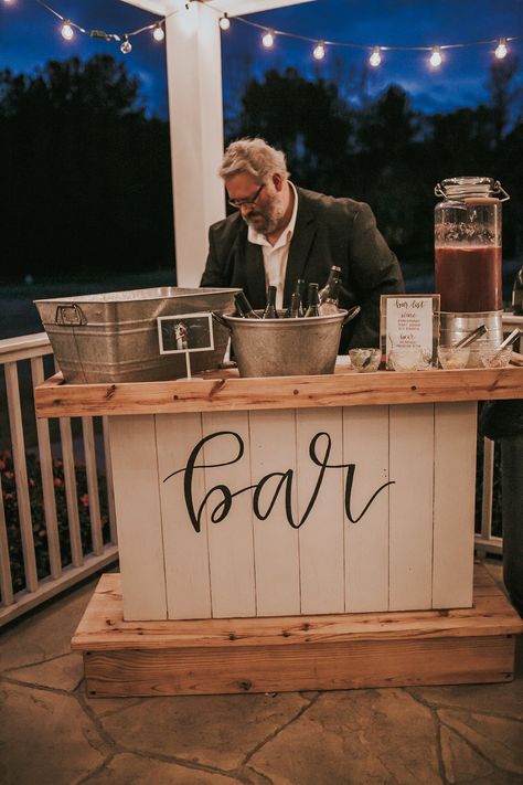 Diy Bar Cart For Wedding, Diy Party Bar Table, Diy Bar For Wedding Receptions, Diy Bar Wedding Receptions, Backyard Wedding Bar Set Up, Homemade Bar For Wedding, Help Yourself Bar Wedding, Diy Wedding Bar Setup, Wedding Bar Ideas Diy