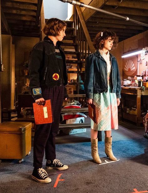 Robin Buckley Style Outfits, Robin Buckley Outfits Season 4, Stranger Things Nancy Costume, Stranger Things Robin Outfit, Nancy Wheeler Fashion, Robin Buckley Inspired Outfits, Robin Buckley Aesthetic Outfits, Robin Buckley Style, Robin Buckley Outfit Inspiration