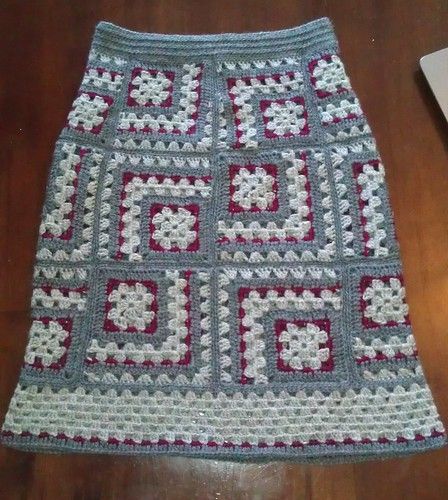 Fun Things To Crochet, Granny Square Skirt, Things To Crochet, Squared Clothes, Square Skirt, Throw Blanket Pattern, Bikinis Crochet, Black Crochet Dress, Crochet Skirts