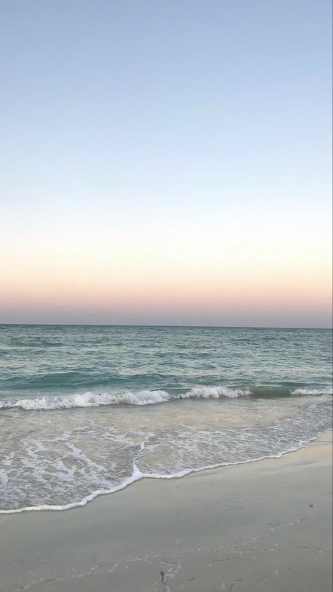 Beachy Wall Collage, Pretty Wallpapers Backgrounds Aesthetic, Cute Home Screens, Pretty Views, Ocean Pictures, Iphone Homescreen, Iphone Wallpaper App, Beach Background, Iphone Homescreen Wallpaper