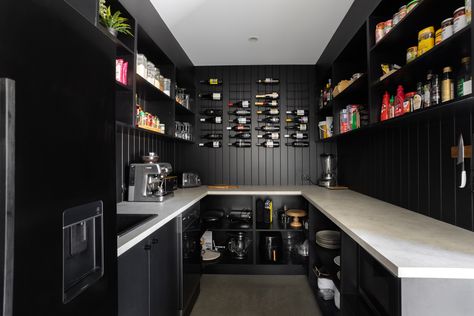 Black Walk In Pantry, Black Butlers Pantry, Bulters Pantry, Traditional Pantry, Luxury Pantry, Pantry Corner, Black Pantry, Black Shaker Cabinets, Pantry Door Storage