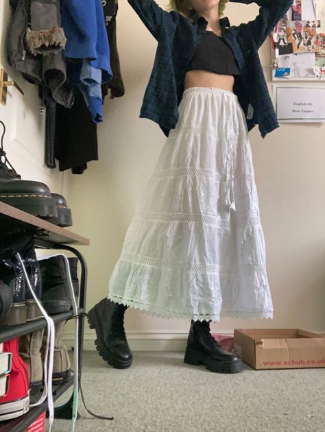 Cargo Outfits, Cargo Skirt Outfit, Style Inspo Summer, Skirt Cargo, White Skirt Outfits, Loose Skirt, Long Skirt Outfits, Downtown Outfits, Future Clothes