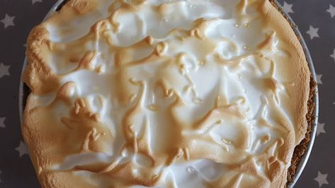 Condensed milk lemon pie Lemon Pie Recipe Condensed Milk, Flapper Pie, Lemon Pie Recipe, Meringue Pie Recipes, Lemon Dessert Recipes, Lemon Meringue Pie, Lemon Pie, Meringue Pie, Cookie Crumbs