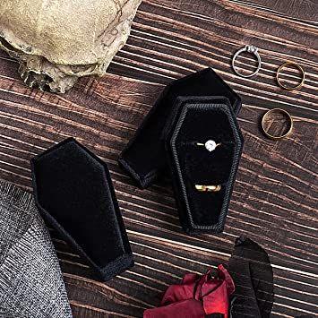 Velvet Coffin Ring Box Case Holder for Gothic Wedding Ceremony,Gothic Jewelry Organizer Decorations (Black) Gothic Wedding Ceremony, Goth Wedding Ring, Jewelry Storage Solutions, Majlis Perkahwinan, Gothic Engagement Ring, Coffin Ring, Hari Valentine, Necklace Gift Box, Ring Holder Wedding