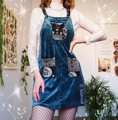 Blue Celestial Outfit, Space Themed Outfit Ideas, Intergalatic Aesthetic, Blue Grunge Outfit, Astronomy Outfit, Spacecore Outfits, Celestial Aesthetic Clothes, Celestial Outfit, Eclectic Townhouse