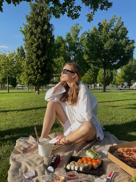 Piknik Story, Picnic Bday, Happy Girl Era, Picnic Photo Shoot, Picnic Pictures, Healthy And Wealthy, Wealthy Life, Lifestyle Photoshoot, Aesthetic Photoshoot