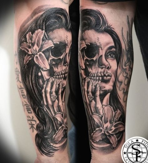 Half Skeleton Face, Hand Tattoos Pictures, Skull Face Tattoo, Tattoo Design For Women, Virgo Tattoo Designs, Skull Rose Tattoos, Skull Hand Tattoo, Skull Girl Tattoo, Half Skull