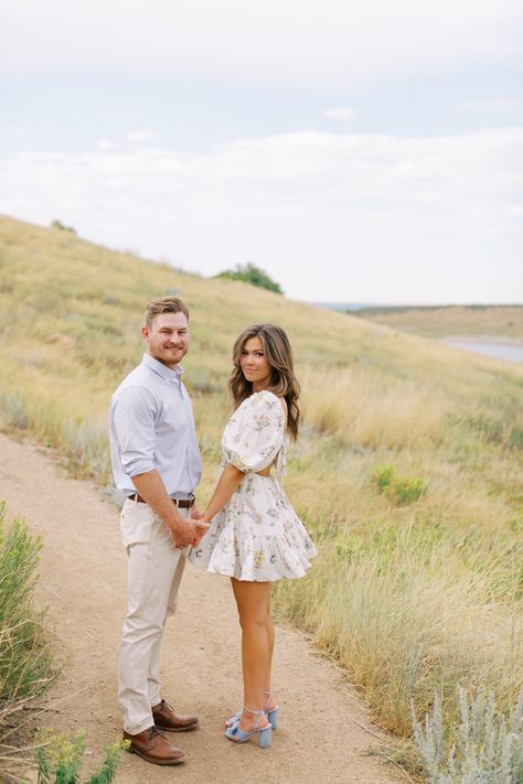 Couple Photoshoot Dress Ideas Outfit, Homecoming Photos, Dress Engagement, Engagement Inspo, Engagement Pics, Photoshoot Dress, Photo Poses For Couples, Couple Photoshoot, Engagement Sessions