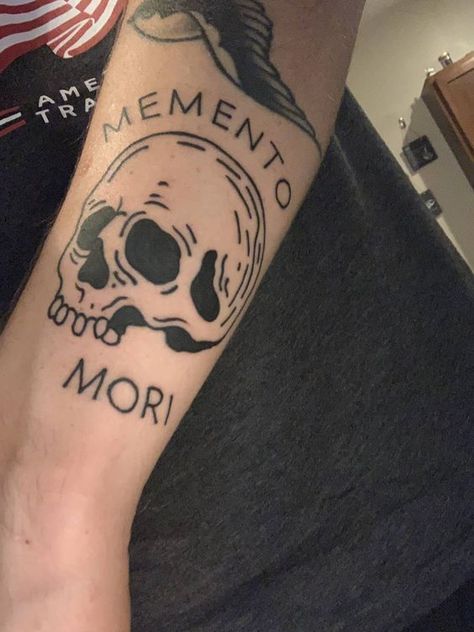 Discover everything behind the philosophy of the Memento Mori tattoo – an artwork that can change your mindset. Memento Mori Tattoos, Tattoo Words Fonts, Momento Mori Tattoo, Memento Mori Tattoo Ideas, Watertown Ny, Tattoo Word Fonts, Glory Tattoo, Memento Mori Tattoo, Tattoo Words