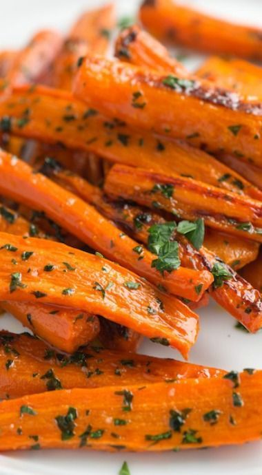 roasted carrots with parsley butter- Definitely adding this to our veggie rotation. Who knew such simple flavors packed such a punch? Love! Heart Healthy Recipes Easy, Low Fodmap Recipe, Simply Happy Foodie, Parsley Butter, Recetas Salvadorenas, Parsley Recipes, Roasted Carrots Recipe, Low Fodmap Diet Recipes, Fodmap Diet Recipes