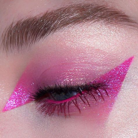 switch __  @colourpopcosmetics “Slave2Pink” Super Shock pressed pigment + “Race You” Super Shock shadow + “Moonstruck” from the Ooh La La… Super Shock, Purple Eyeshadow, Makeup Eye Looks, Creative Eye Makeup, Creative Makeup Looks, Eye Makeup Art, Fantasy Makeup, Editorial Makeup, Makeup Goals