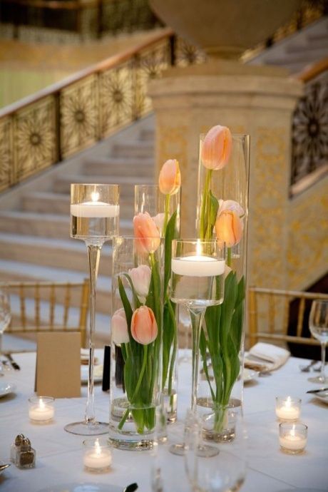 15 of The Prettiest Up and Coming Spring Wedding Ideas Summer Wedding Flowers Centerpieces, Spring Wedding Trends, Diy Wedding Table Decorations, Jordans Wedding, Spring Table Centerpieces, Spring Wedding Centerpieces, Flower Craft Ideas, Artsy Wedding, Early Spring Wedding