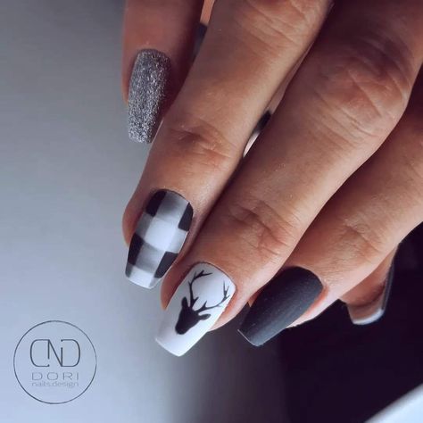 Nails With Deer Design, Deer Antler Nail Design, Antler Nails Design, Deer Nail Designs Hunting Season, Truck Nails Designs, Deer Hunting Nails, Deer Nails Designs, Hunting Nail Ideas, Western Christmas Nails Ideas