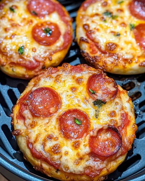 Mini Air Fryer Biscuit Pizzas Mini Pizza Bites Puff Pastries, Individual Pizzas For Kids, Biscuit Pizza Grands, Pillsbury Biscuit Pizza, Soggy Biscuit, Biscuit Pizzas, Mini Air Fryer, Pizza Bomb, Individual Pizzas