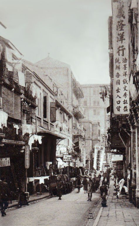 63 Old Photos Document Everyday Life of Hong Kong from between the 1900s and 1910s Small Photo Studio, Kowloon Walled City, Central Hong Kong, Walled City, 100 Years Ago, History Pictures, London Hotels, Leisure Activities, Architecture Old